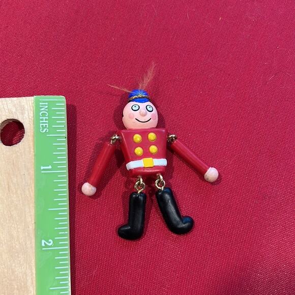 CHRISTMAS HOLIDAY brooches broach pins Santa ReindeerToy SoldierBear vintage - Picture 5 of 6